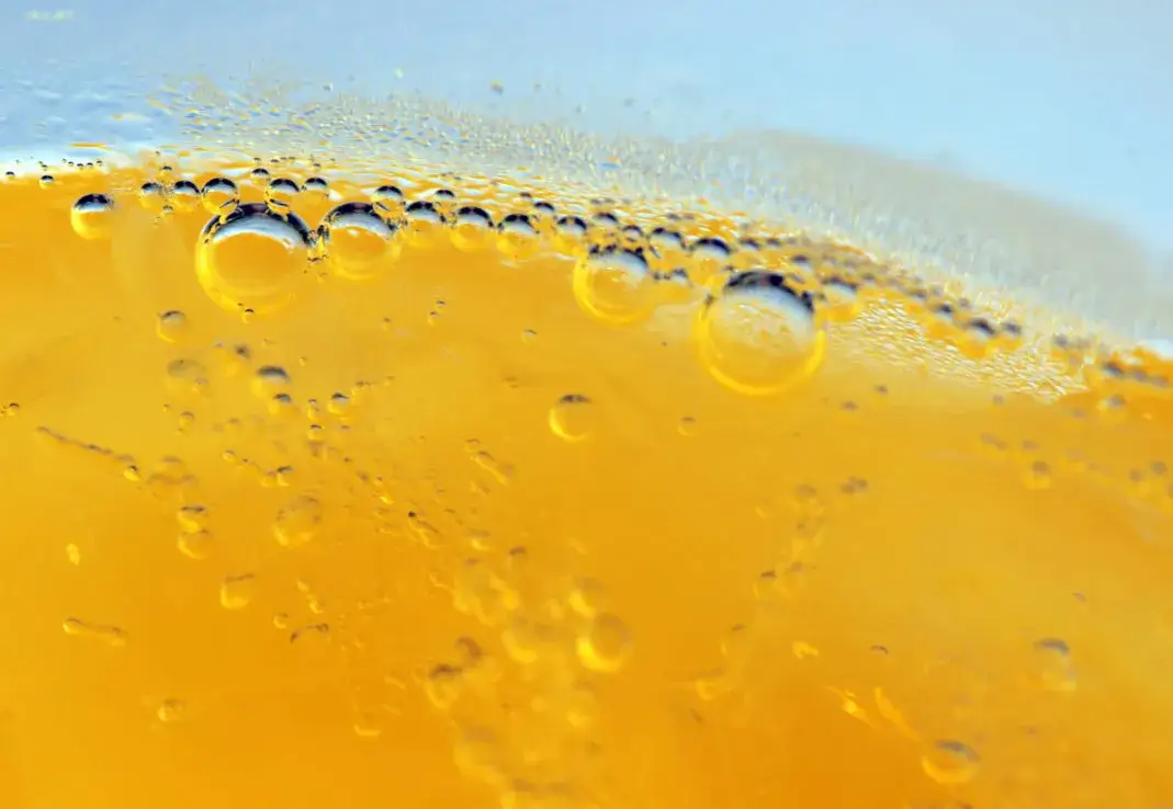 Zdjęcie Jakie są smaki Fanty? Odkryj wszystkie pyszne warianty napoju