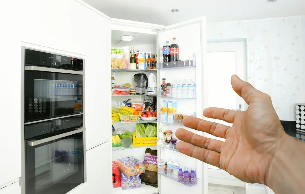 Zdjęcie Lodówka która może stać obok piekarnika – uniknij potencjalnych problemów