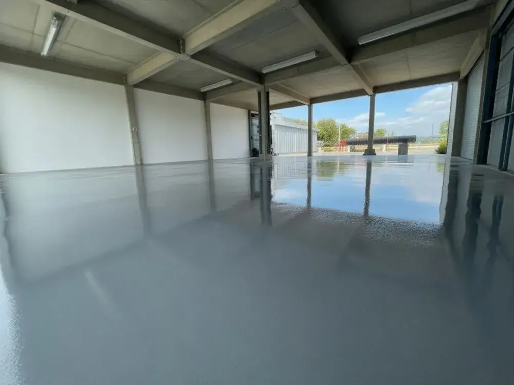 Zdjęcie Czy wylewka wzmacnia strop? Odkryj kluczowe czynniki wpływające na trwałość