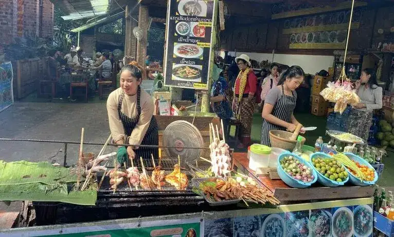 street food z mięsem węża w Azji
