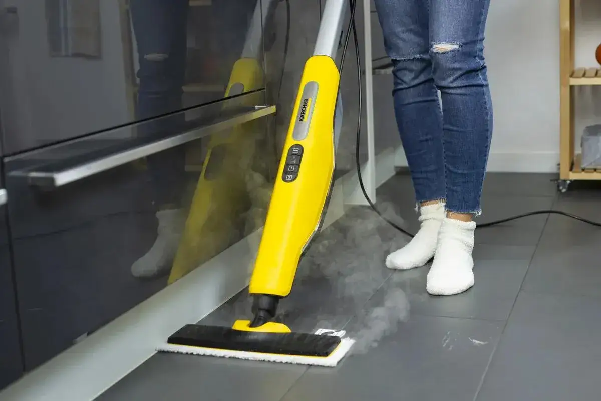 Zdjęcie Jak wybrać idealny mop do gresu, który ułatwi codzienne sprzątanie