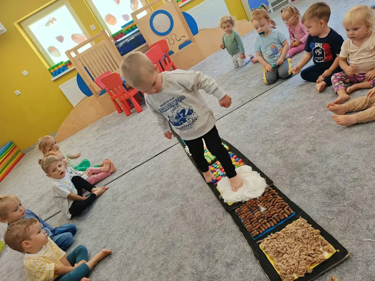 przedszkole zabawy sensoryczne dzieci