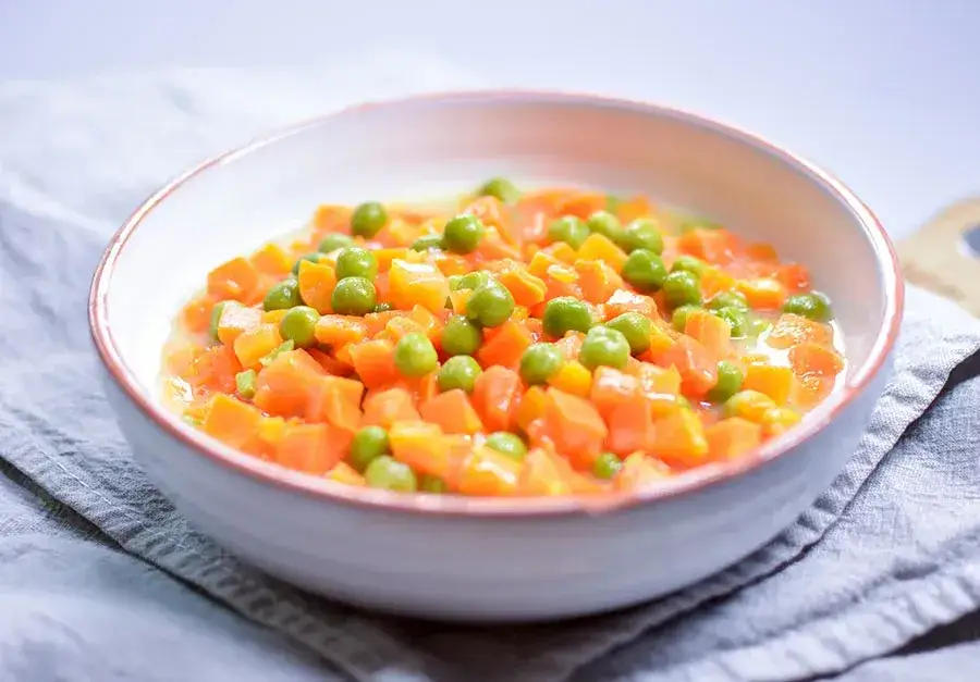 marchewka z groszkiem, marchewka glazurowana, marchewka duszona bez zasmażki