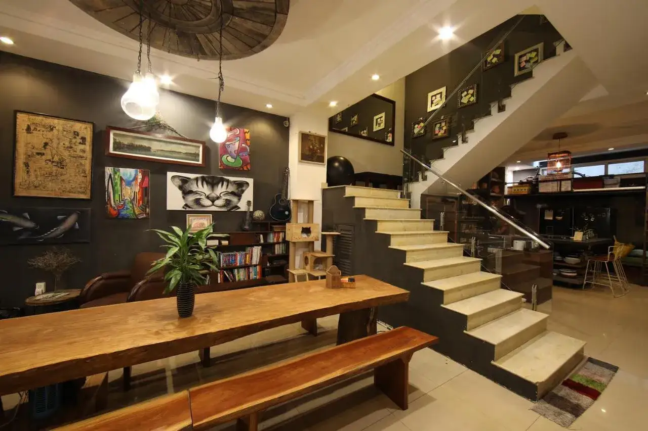 hostel common room