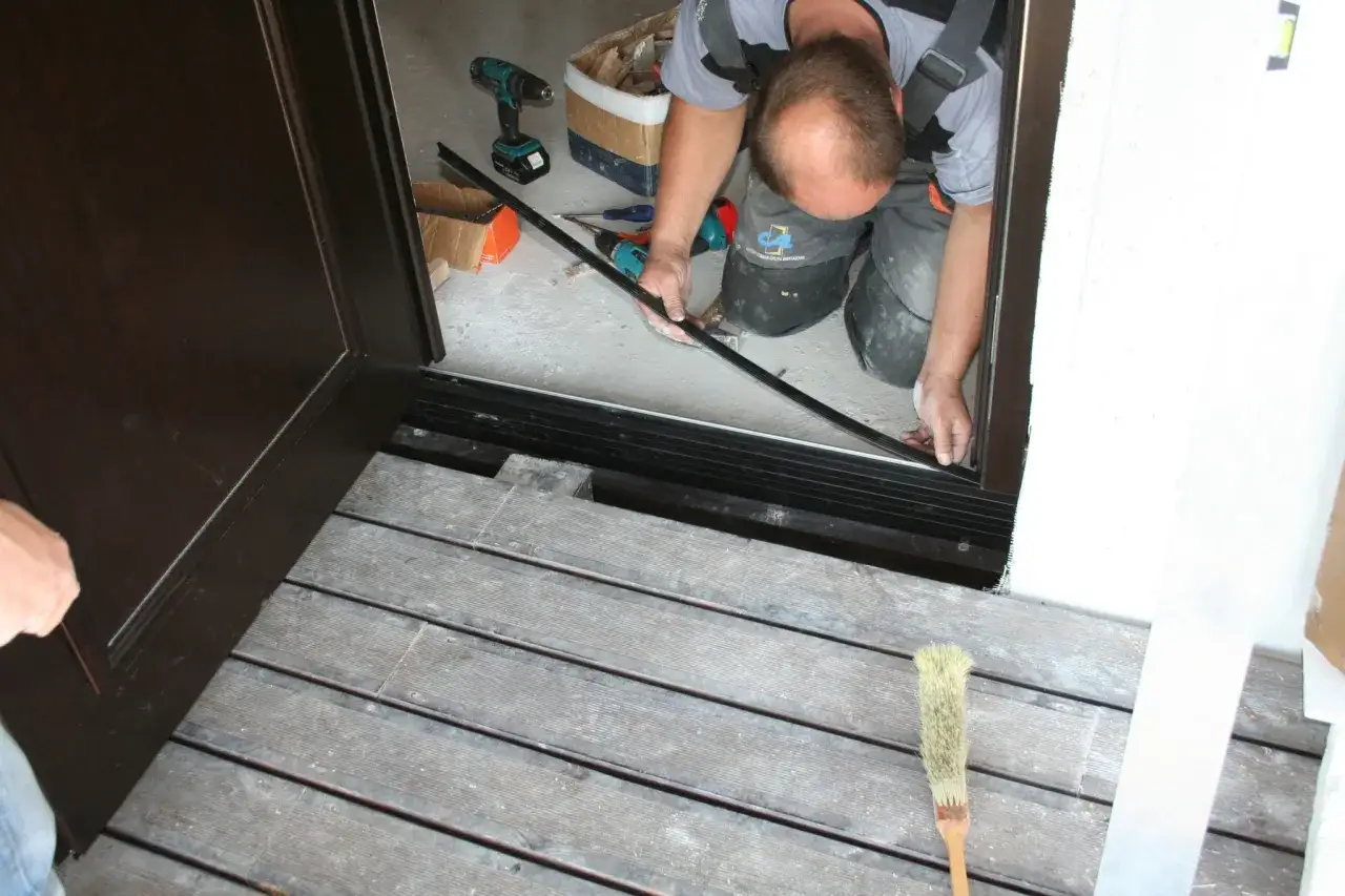 precyzyjne mierzenie otworu drzwiowego