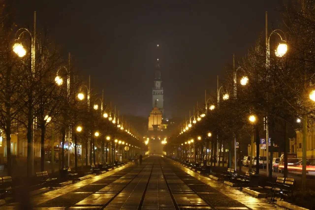 Aleja Najświętszej Maryi Panny Częstochowa nocą