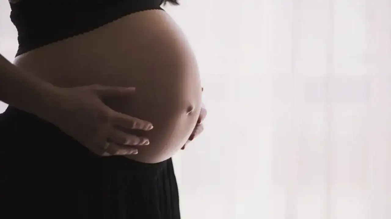 kobieta w ciąży zaniepokojona wynikami badań