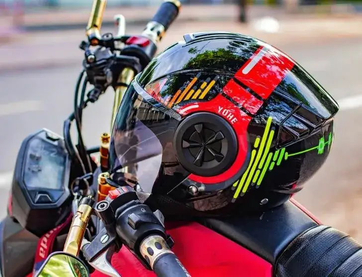 obowiązkowe wyposażenie kierowcy motoroweru