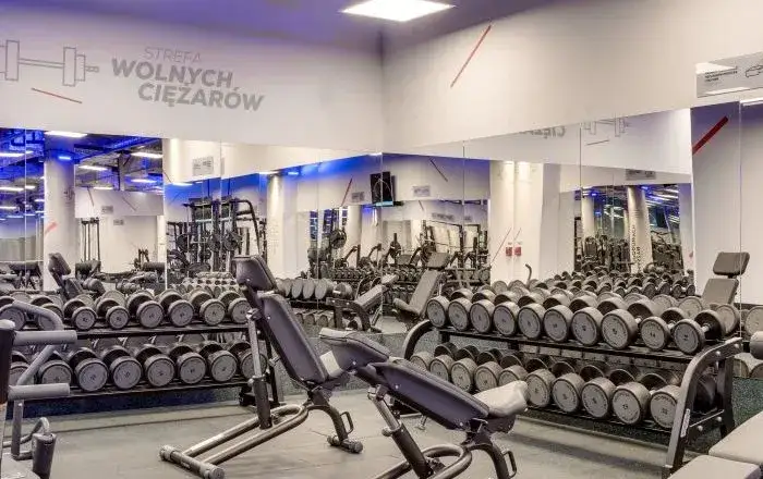 Wnętrze siłowni CityFit Katowice Rynek, strefa cardio i siłowa