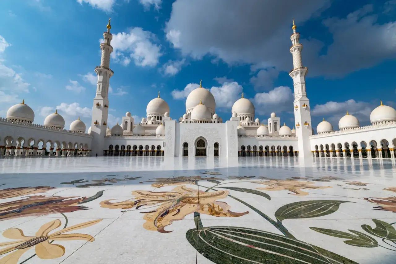Wielki Meczet Szejka Zajida wnętrze i zewnątrz