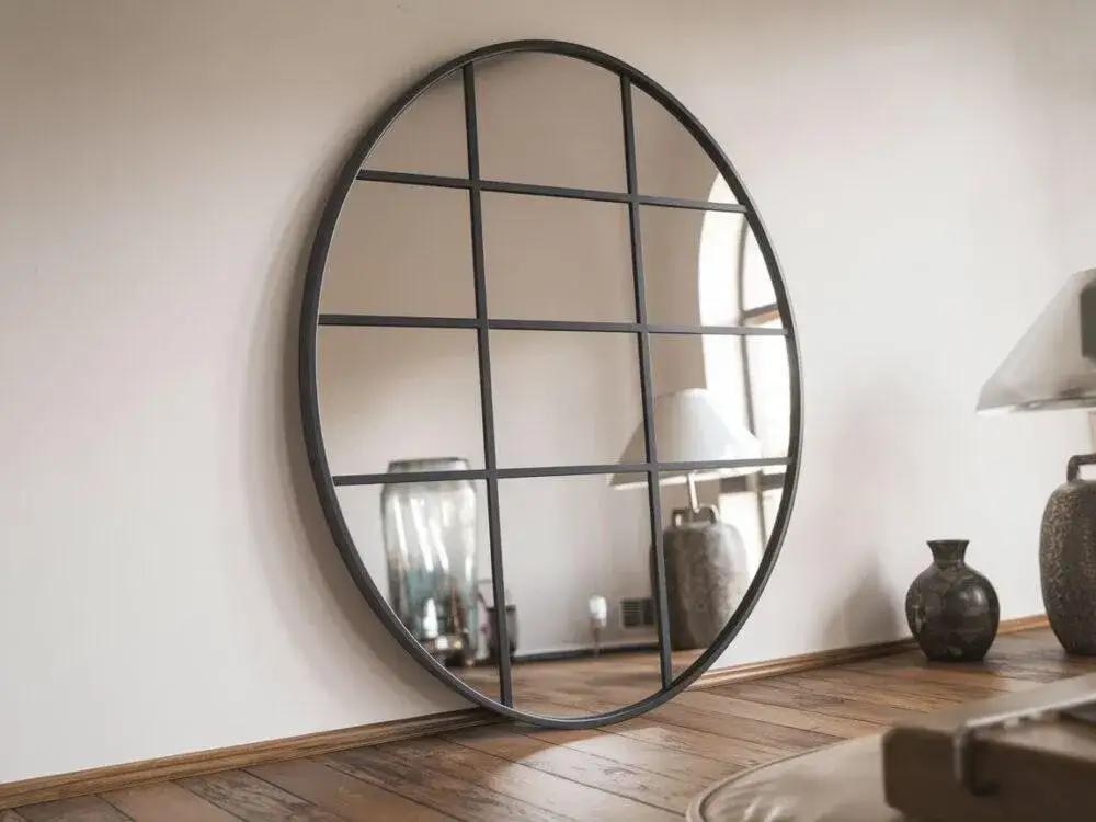 czarne lustro w r&oacute;żnych stylach wnętrz