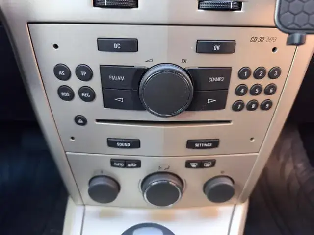 Opel Astra H radio CD70 Navi buttons