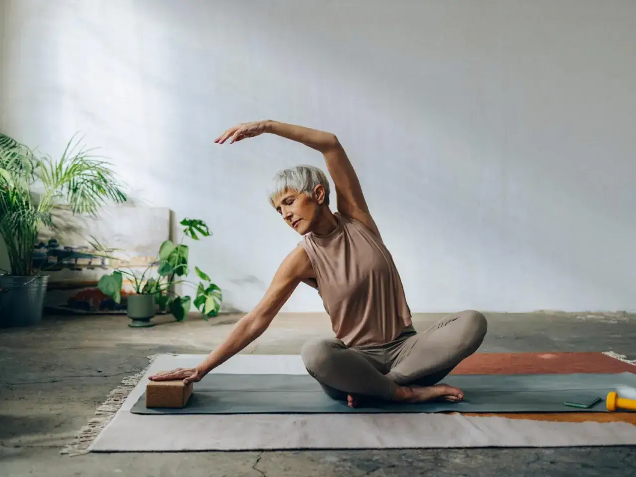 Person macht 90/90 H&uuml;ftstretch