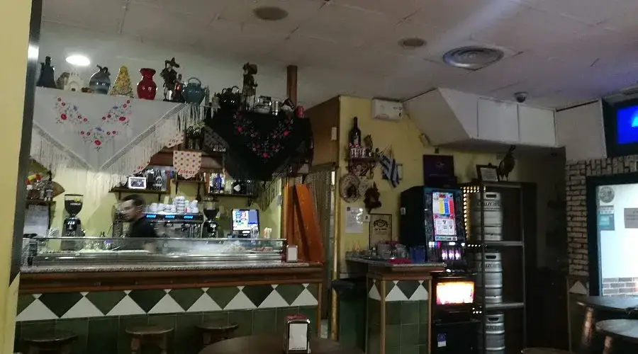 Fachada bar de tapas tradicional Villanueva del Pardillo