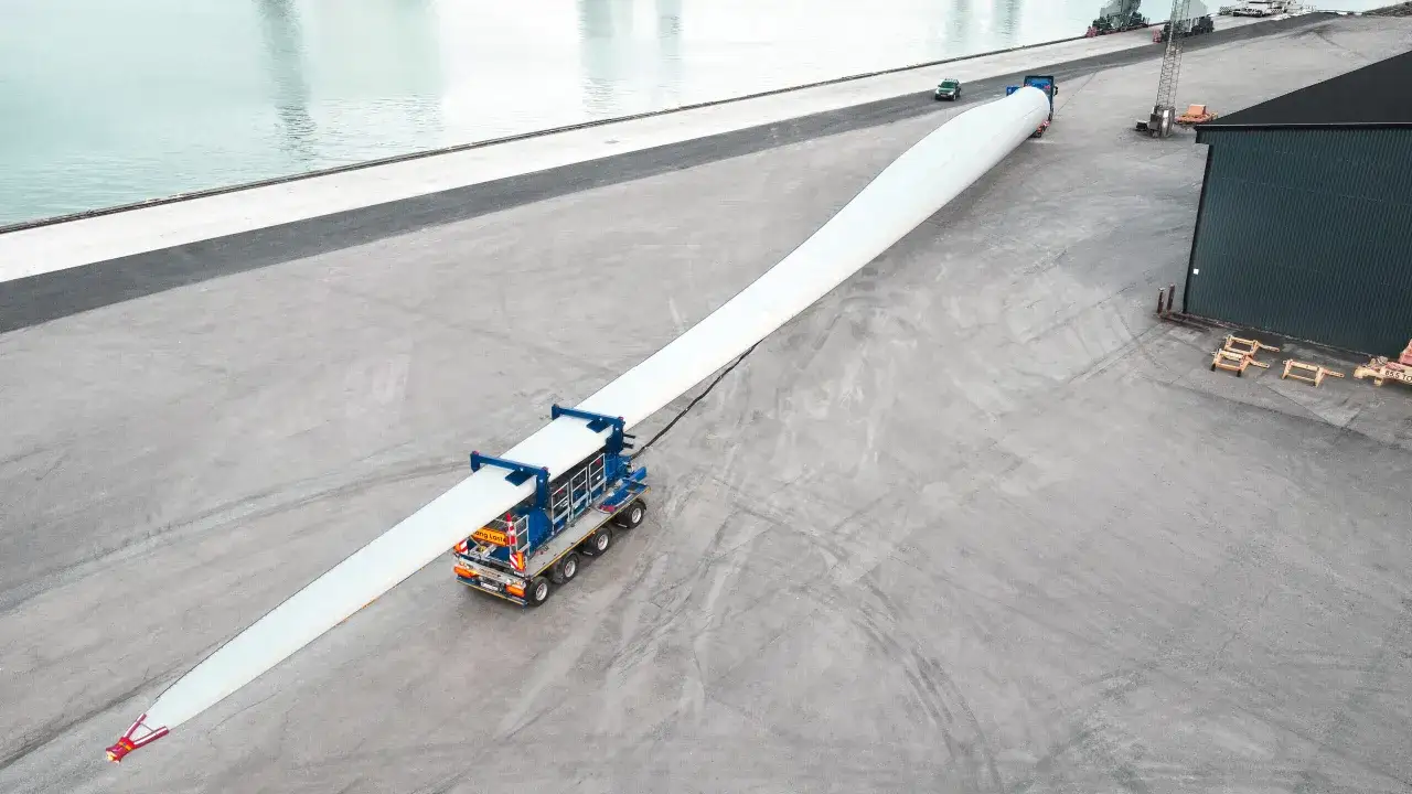 Kładka dla pieszych z łopat turbin wiatrowych