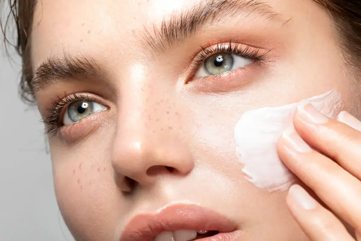 Codzienna rutyna pielęgnacji twarzy krok po kroku