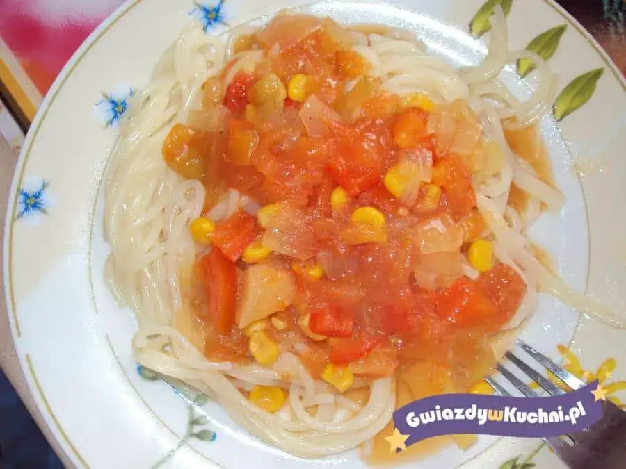 Zdjęcie Co zrobić z sosem słodko-kwaśnym: 7 pomysłów i przepisów