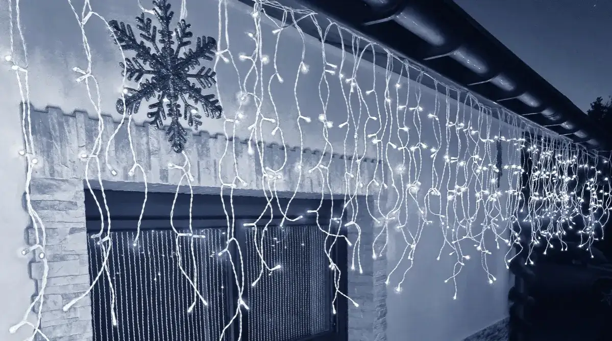 r&oacute;żne sposoby bezinwazyjnego montażu kurtyny świetlnej na oknie