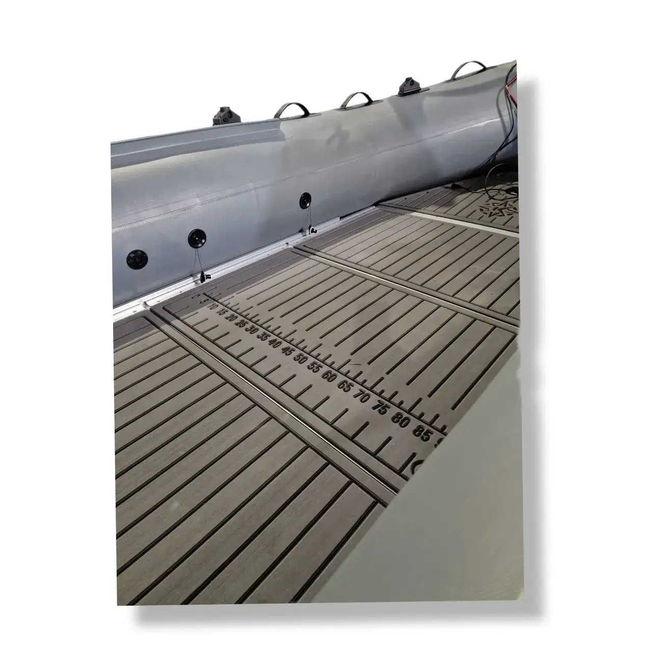 rodzaje podł&oacute;g w pontonach wędkarskich