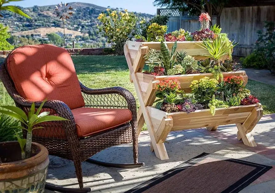 r&oacute;żne typy kwietnik&oacute;w kaskadowych DIY