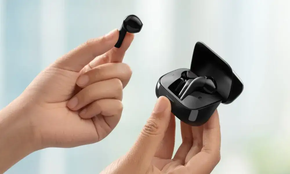 czyszczenie styk&oacute;w słuchawek bezprzewodowych