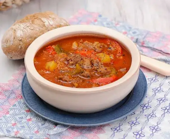 Składniki na zupę gulaszową