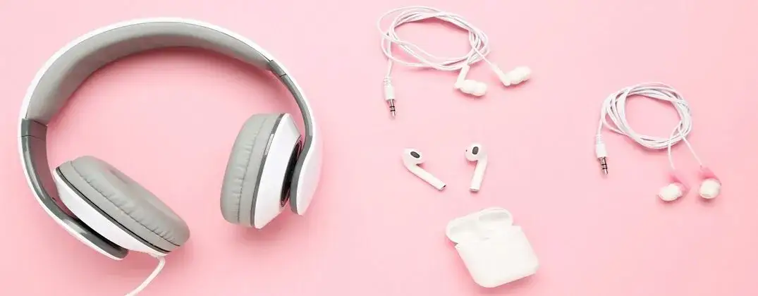 r&oacute;żne typy słuchawek bezprzewodowych