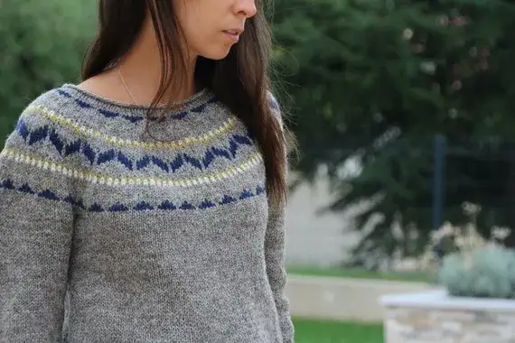 sweter islandzki wzór na karczku