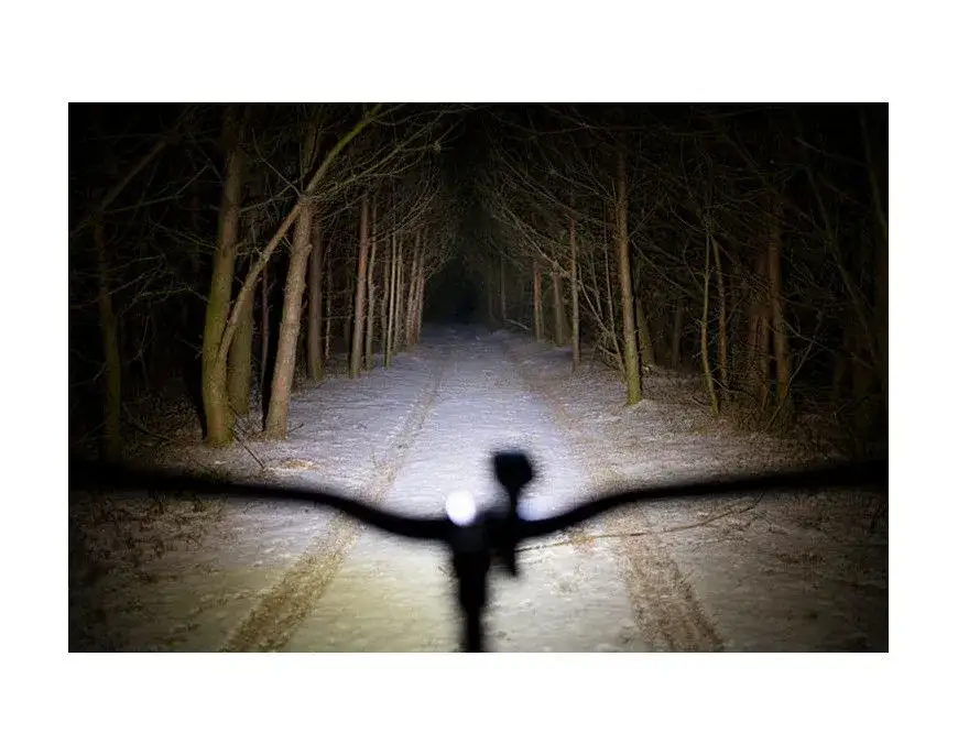 Zdjęcie Jakie oświetlenie rowerowe wybrać, aby zapewnić sobie bezpieczeństwo?