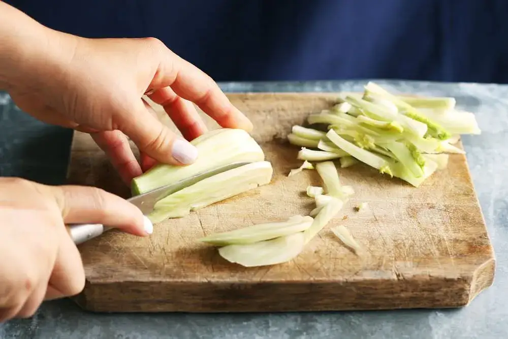 come tagliare finocchio per insalata mandolina