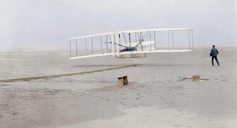 Zdjęcie Kto wynalazł samolot? Odkryj fascynującą historię pionierów lotnictwa