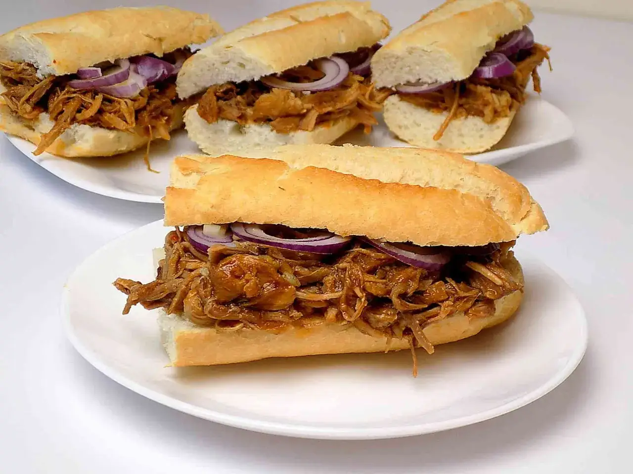 Zdjęcie Jak przygotować idealną szarpaną wieprzowinę - przepisy i porady