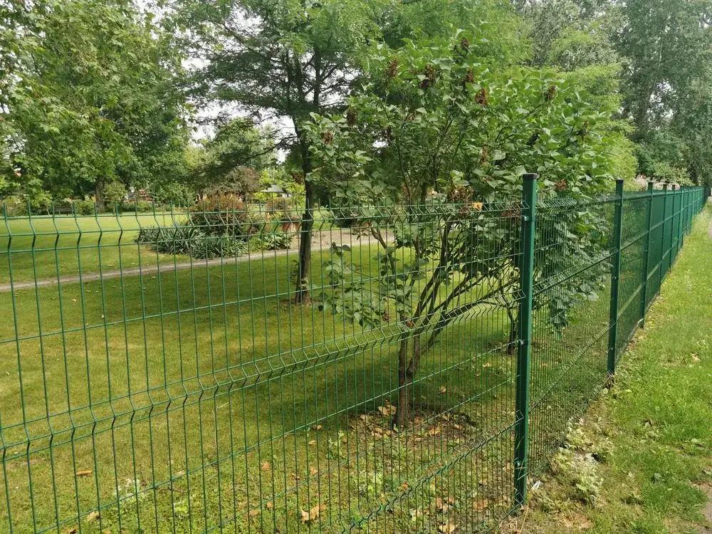 Zdjęcie Ile kosztuje montaż ogrodzenia panelowego? Sprawdź ukryte koszty!