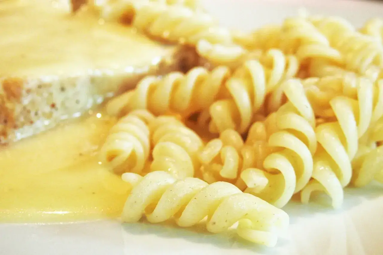 Zdjęcie Jak zrobić sos z rosołu - proste przepisy na pyszne sosy z resztek