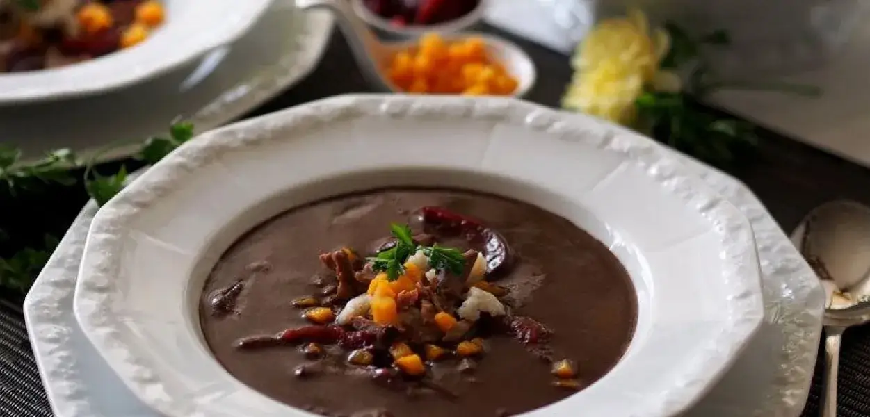 Zdjęcie Gdzie zjeść czerninę w Poznaniu? Odkryj najlepsze miejsca na danie