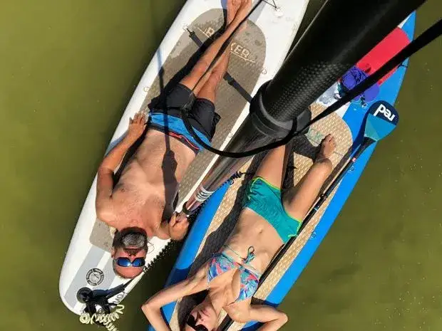 Zdjęcie Deska SUP czy kajak – który wybór zaspokoi Twoje potrzeby?