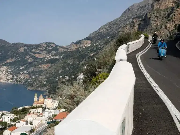 Zdjęcie Niezapomniane trasy motocyklowe w Europie - odkryj najlepsze szlaki