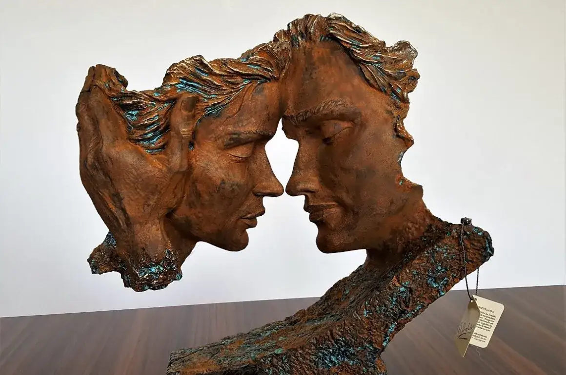 Zdjęcie Rzeźba głowy: inspirujące style i materiały do Twojego wnętrza