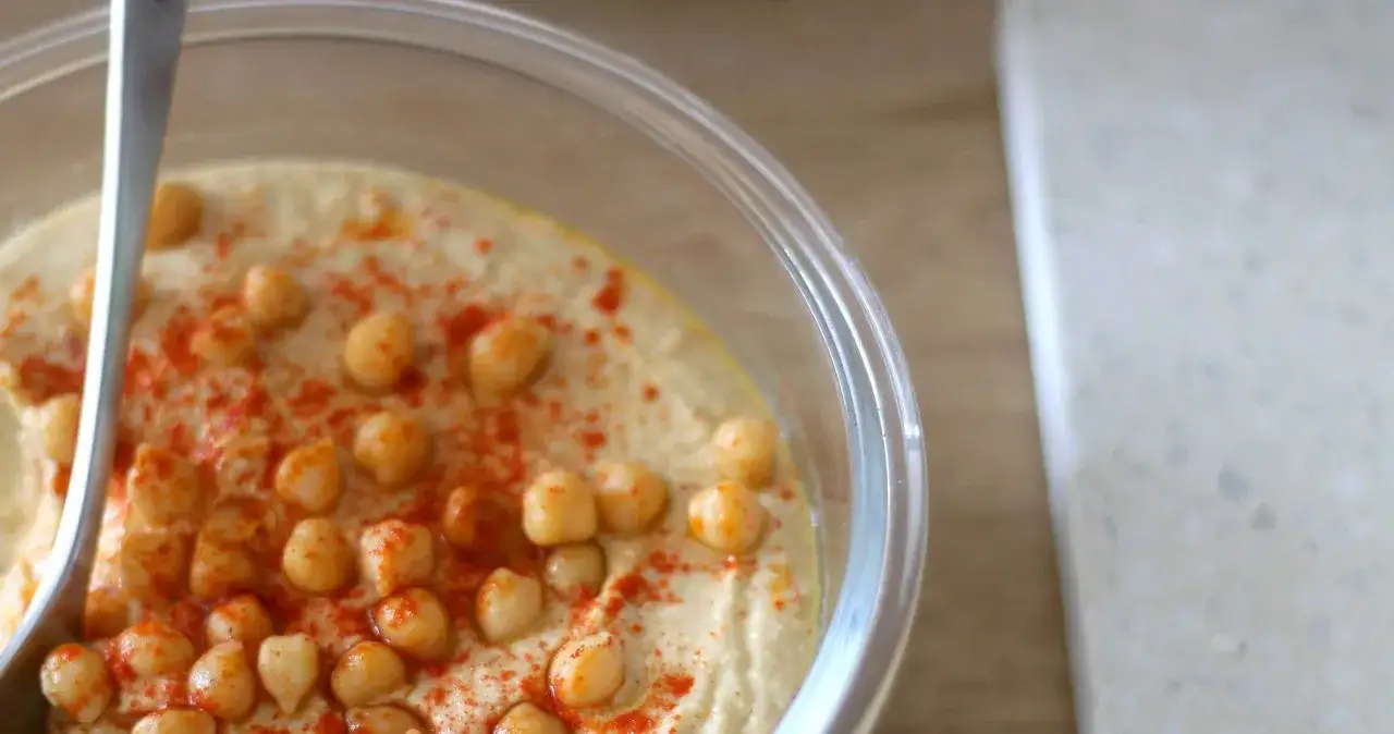 Zdjęcie Ile kalorii ma hummus? Zaskakujące wartości odżywcze, kt&oacute;re musisz znać