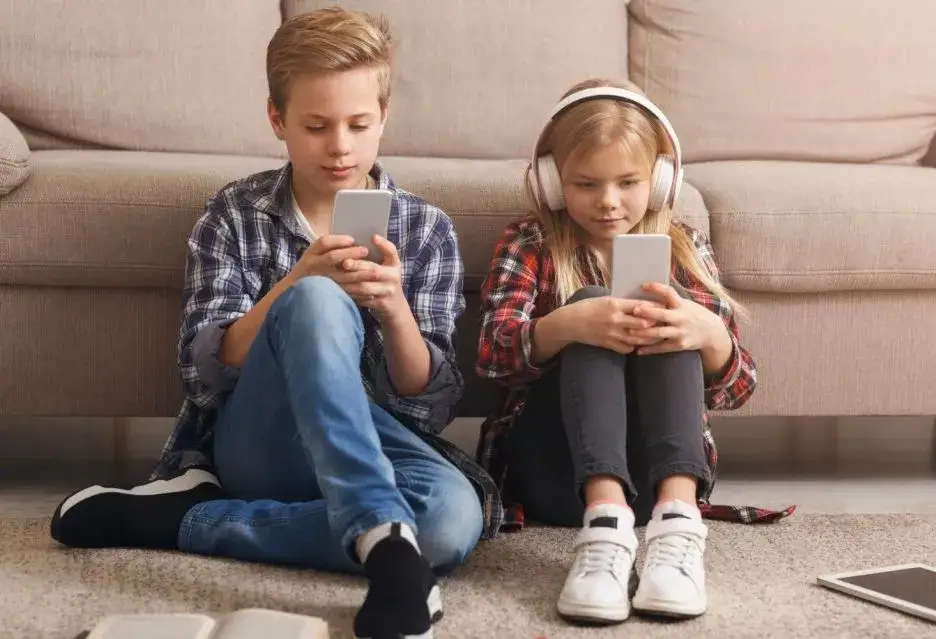 Zdjęcie Jaki tel dla dziecka – wybierz najlepszy, bezpieczny i tani model