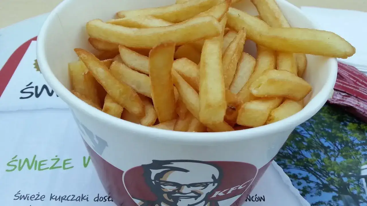 Zdjęcie Ile gram mają duże frytki KFC? Zaskakujące szczegóły!