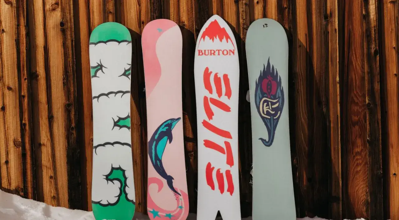 różne typy sprzętu snowboardowego, wypożyczalnia snowboardu