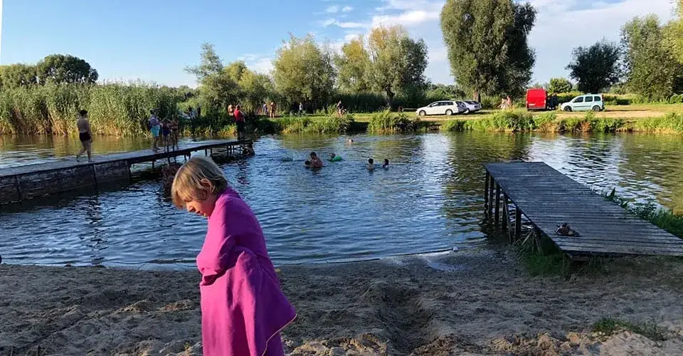 Zdjęcie Jezioro Dziekanowskie: tajemnice wypoczynku blisko Warszawy