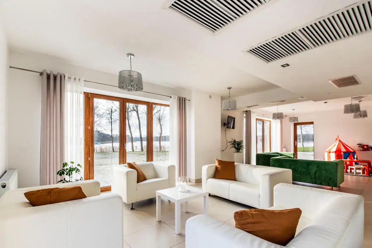 Wnętrze pokoju w Domu Seniora Rezydencja Margonin