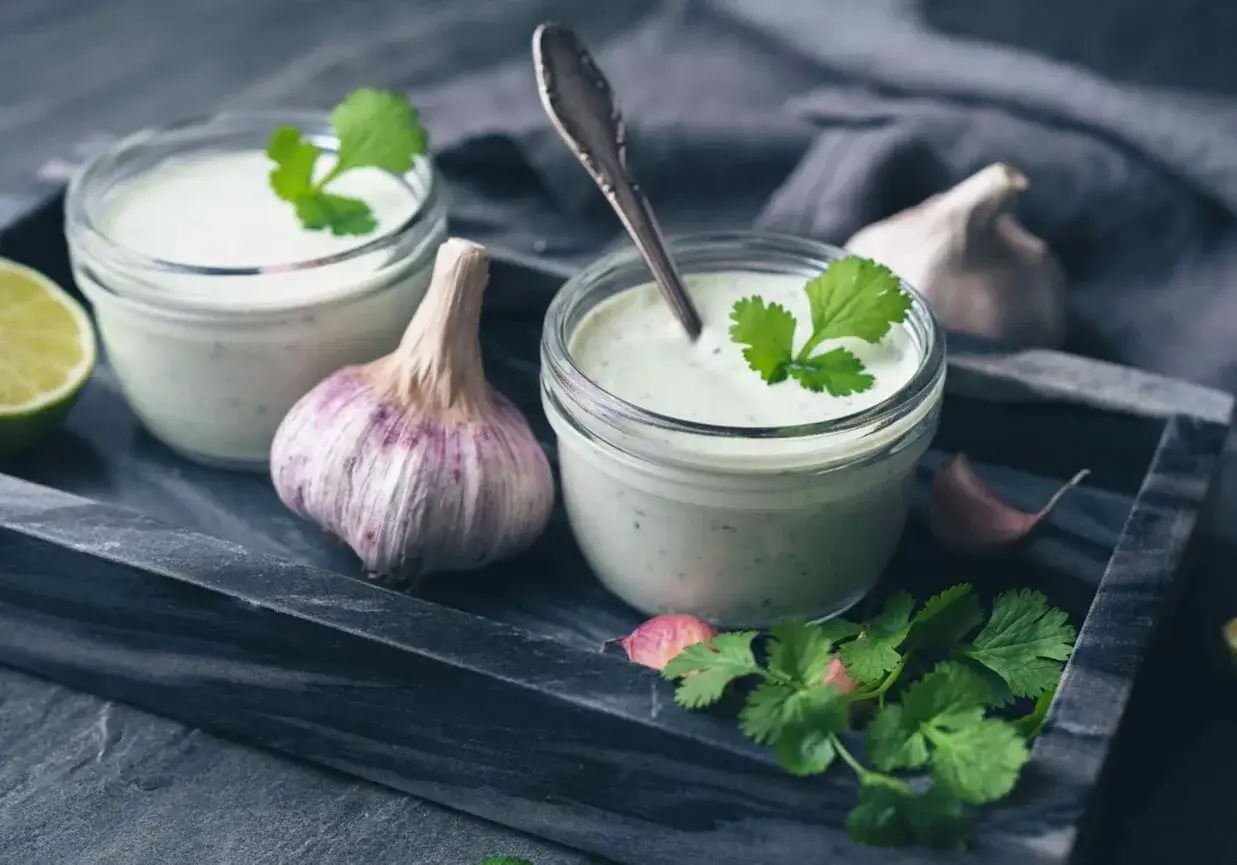 Domowy sos czosnkowy vs sklepowy