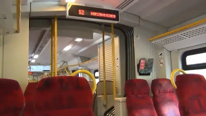 Pociąg SKM na stacji Warszawa Lotnisko Chopina