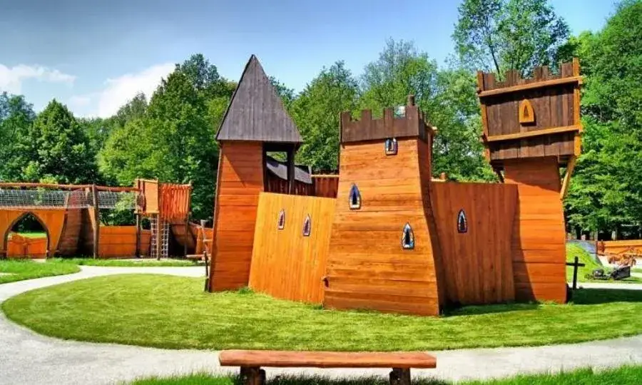 Park Słowiański Głogów plac zabaw