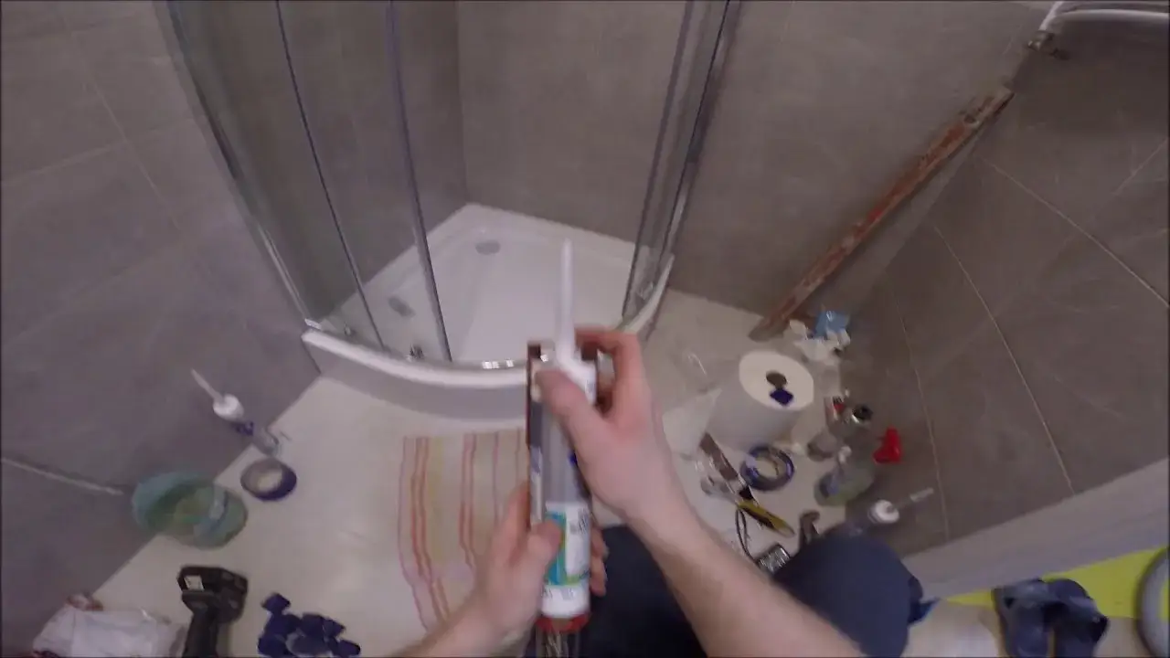 Jak prawidłowo silikonować kabinę prysznicową