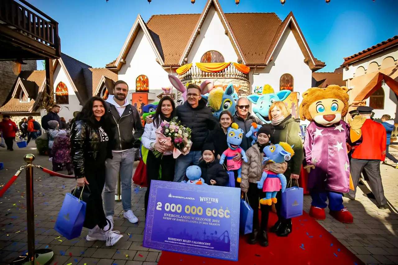 Rodzina w parku rozrywki Energylandia