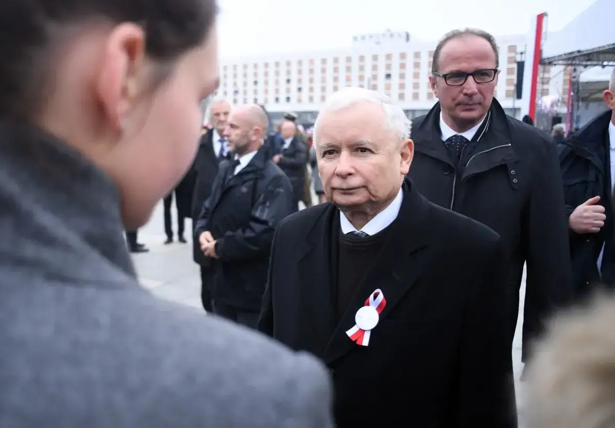 Pies Luluś i Jarosław Kaczyński incydent miesięcznica smoleńska